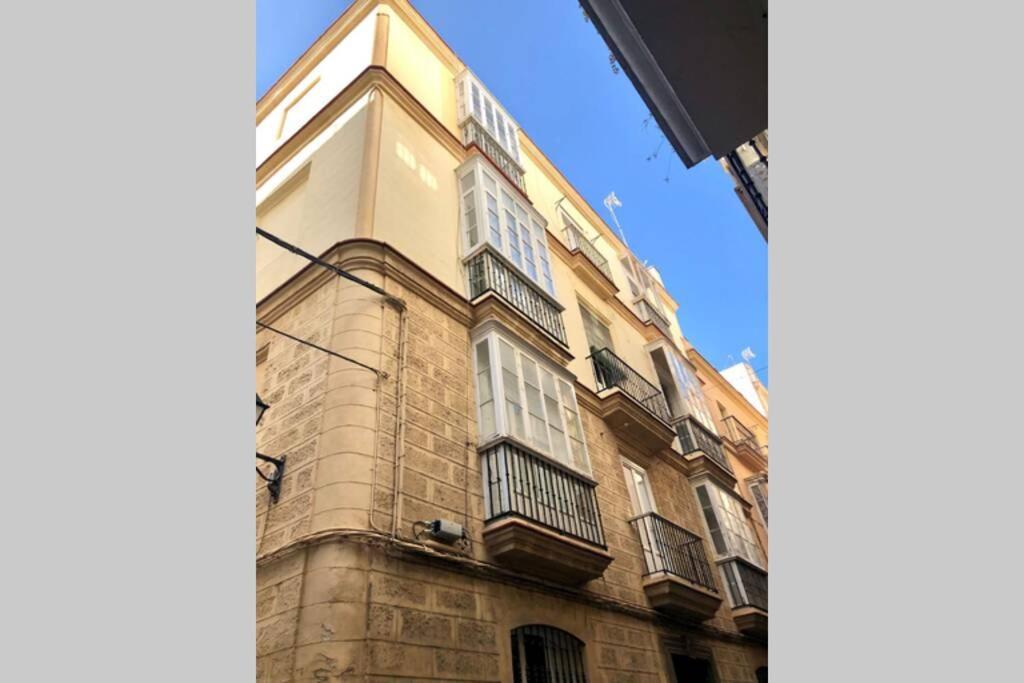 Gatu Premium Villa Libertad, Preferente Mayores De 25 Anos Y Familias Cadiz Luaran gambar