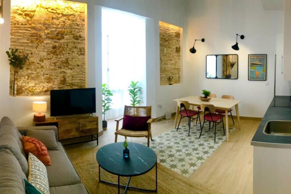 Gatu Premium Villa Libertad, Preferente Mayores De 25 Anos Y Familias Cadiz Luaran gambar