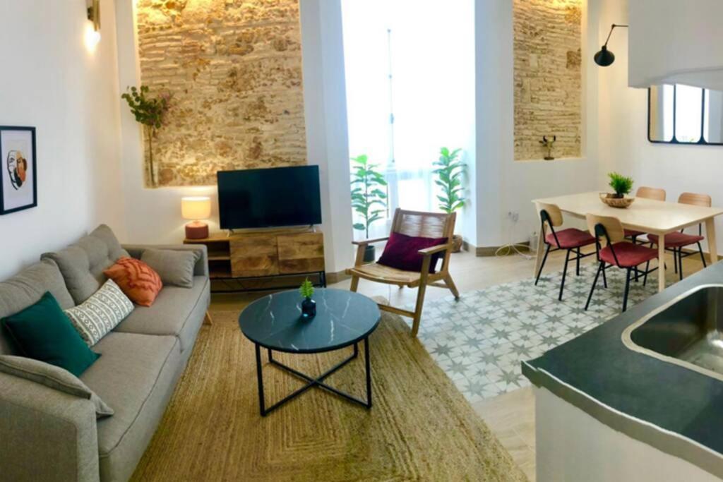 Gatu Premium Villa Libertad, Preferente Mayores De 25 Anos Y Familias Cadiz Luaran gambar