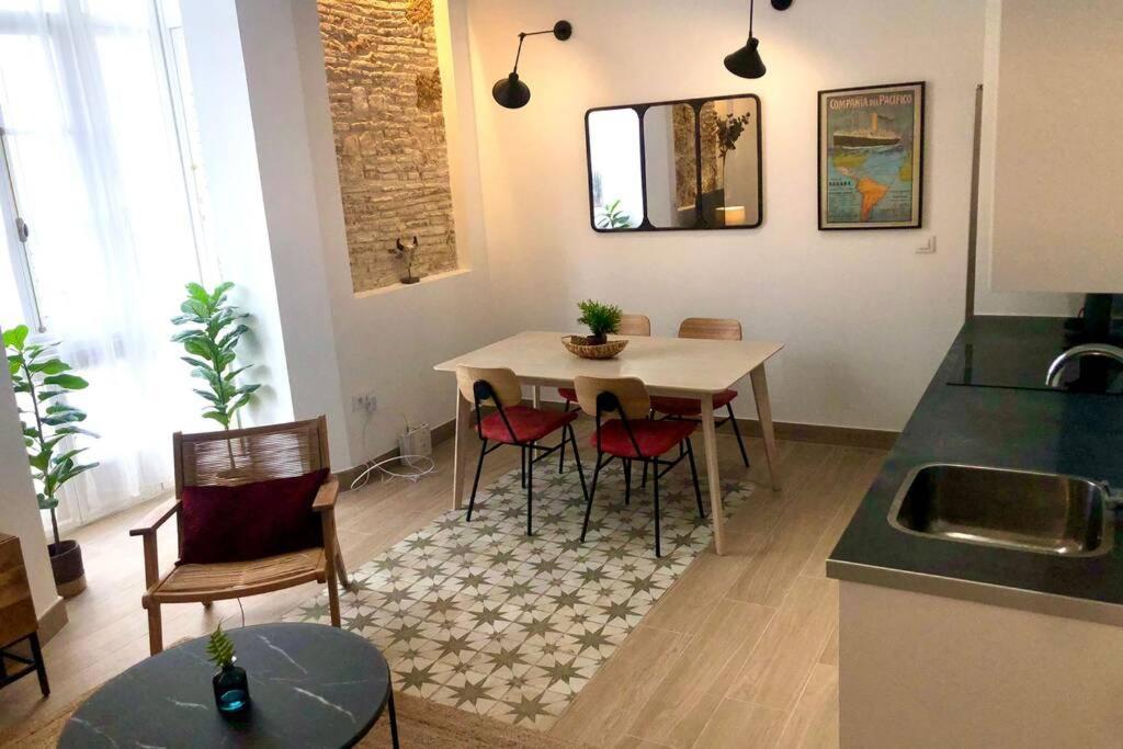 Gatu Premium Villa Libertad, Preferente Mayores De 25 Anos Y Familias Cadiz Luaran gambar
